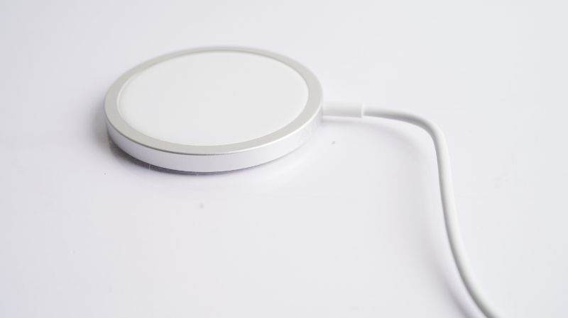 ¿Qué es MagSafe en iPhone y cómo usarlo?