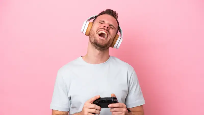 Play 5, videojuegos y un buen TV: cómo montar tu rincón gamer perfecto